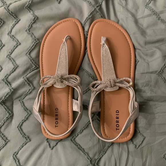 silver sparkly sandals with a bow - Picture 1 of 4